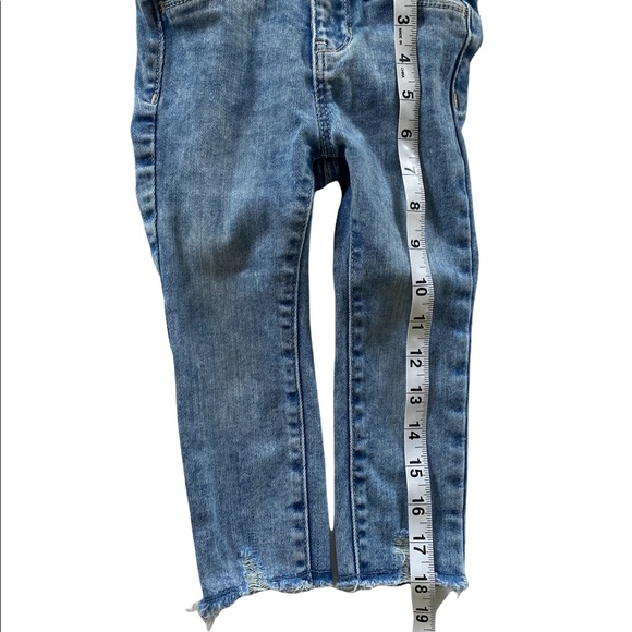 OLD NAVY BALLERINA DISTRESSED 2T TODDLER JEANS - Picture 4 of 7